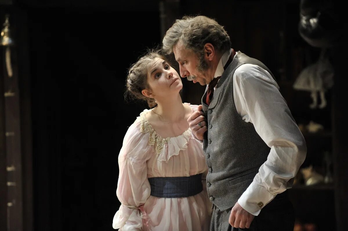 Джордж бернард шоу дом где разбиваются сердца. Дом где разбиваются сердца бернард шоу спектакль. Пьеса дом где разбиваются сердца. Шоу дом где разбиваются сердца краткое содержание. Пьеса дом где разбиваются сердца.