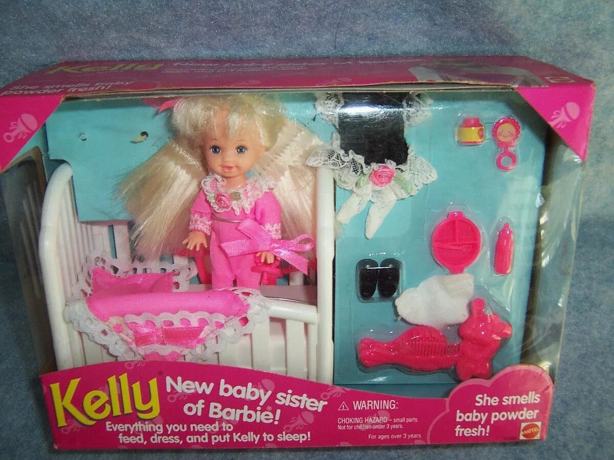Кукла Келли с кроваткой. Барби с Baby sister. Kelly Barbie и сестрички. Barbie Kelly набор мебели.