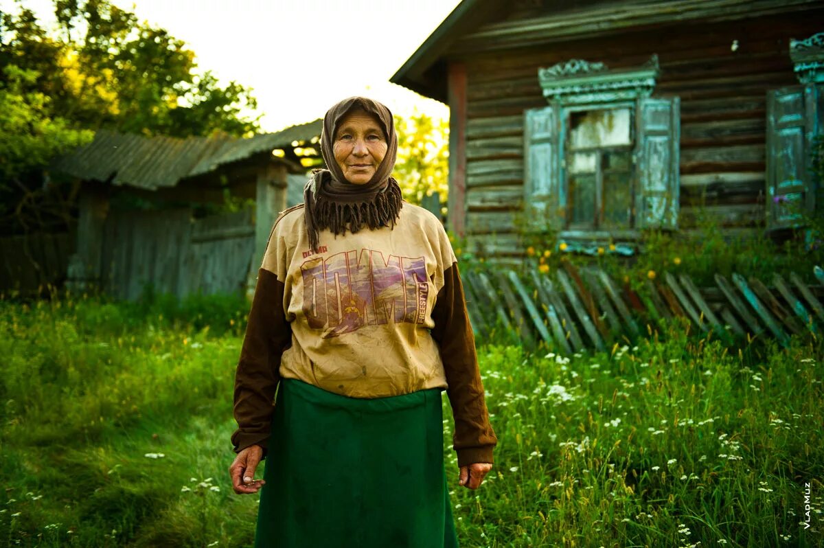 Видео деревенские женщина. Деревенские женщины. Русские женщины в деревне. Женщина в селе. Простая Сельская женщина.