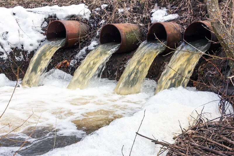 Большая труба с водой