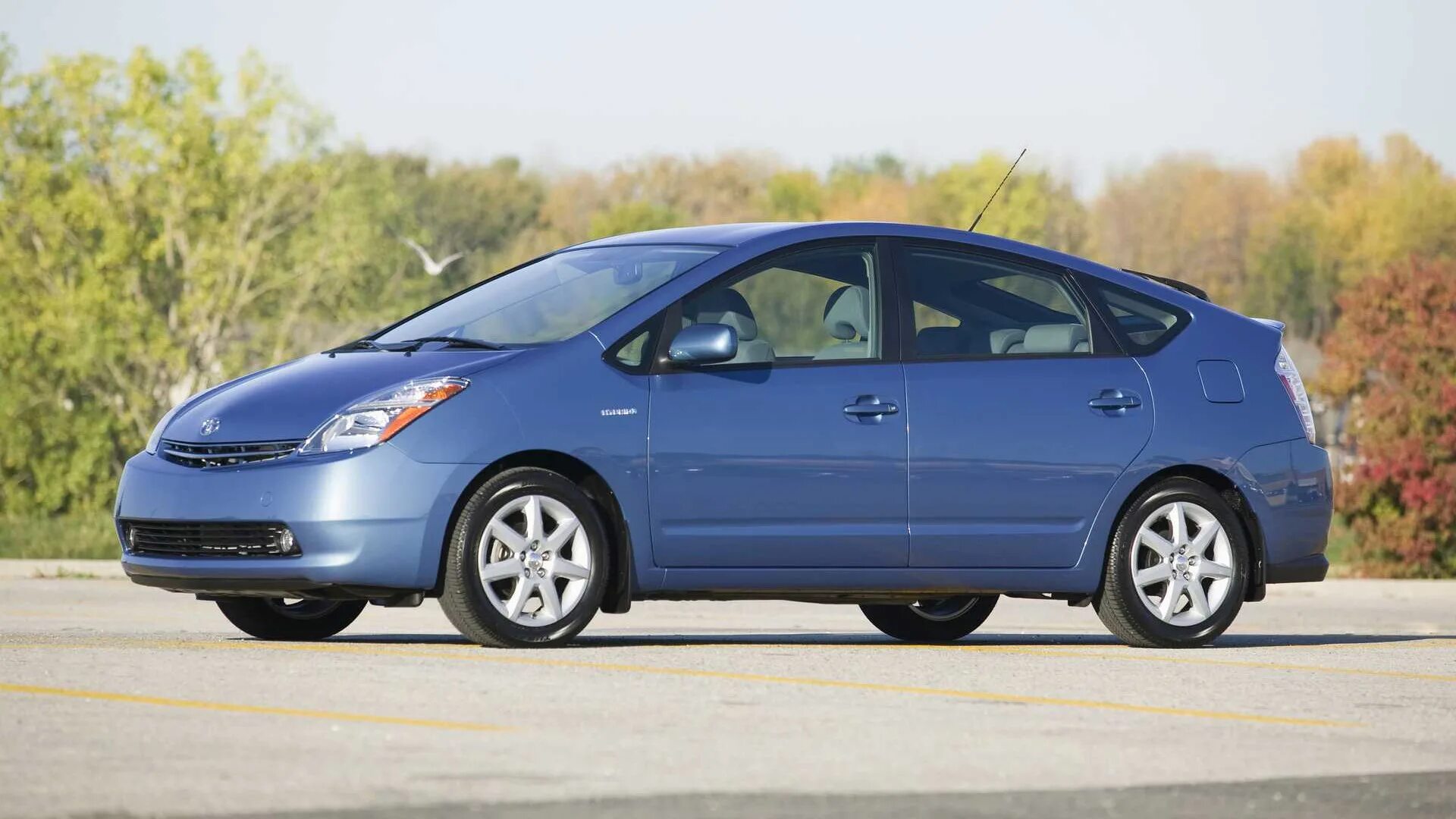 Toyota prius второе поколение. Тойота приус 2003. toyota prius 20 2009. тойота приус 2003 года. тойота приус 2006.