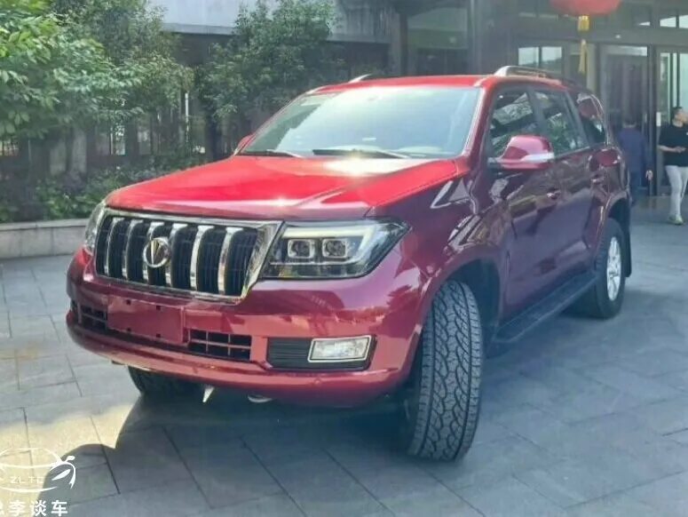 Китайский крузер. Китайский ленд крузер 300. hengtian l4600. китайская копия ленд крузер 300. внедорожник hengtian l4600 2025.