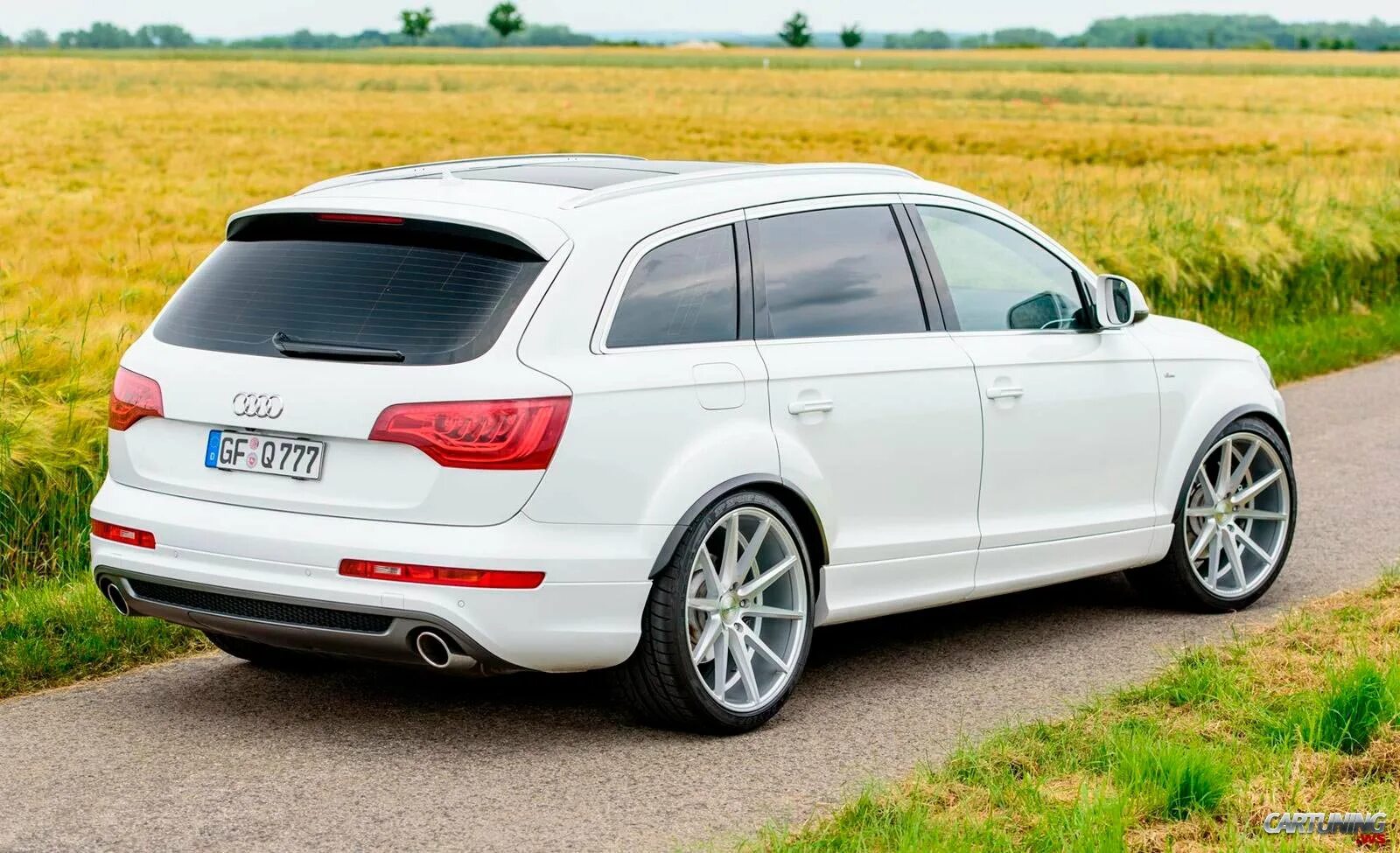 Купить й 7. Audi q7. Audi q7 Tuning. Ауди ку 7. Тюнинговые Audi q7.