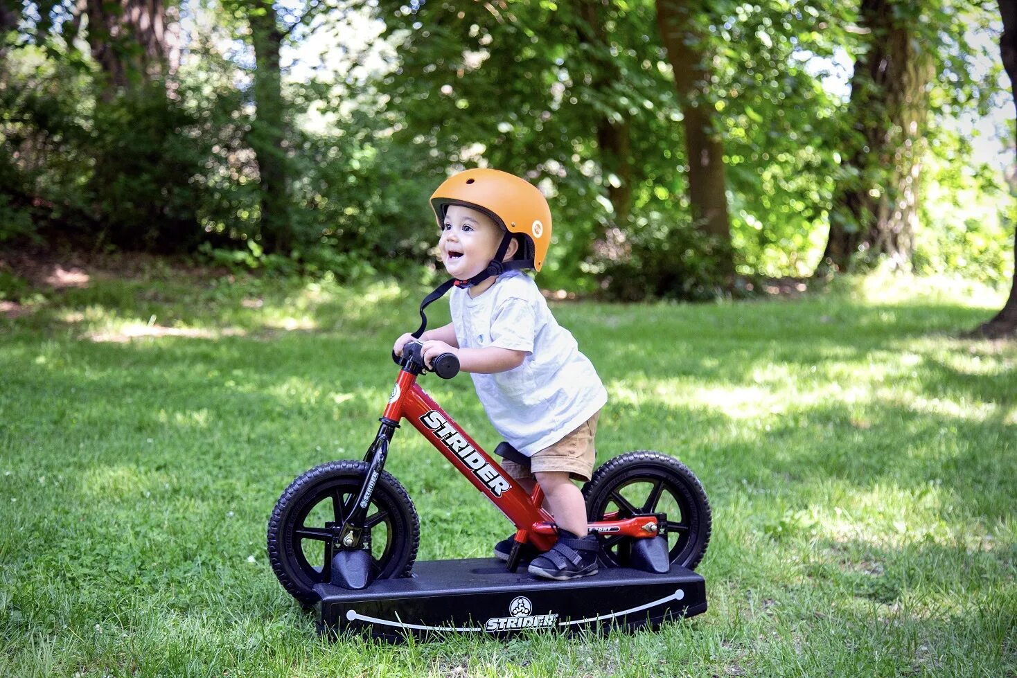 Беговелы бу. Страйдер байк. Strider Balance Bike. Strider 2. Ребенок на беговеле.