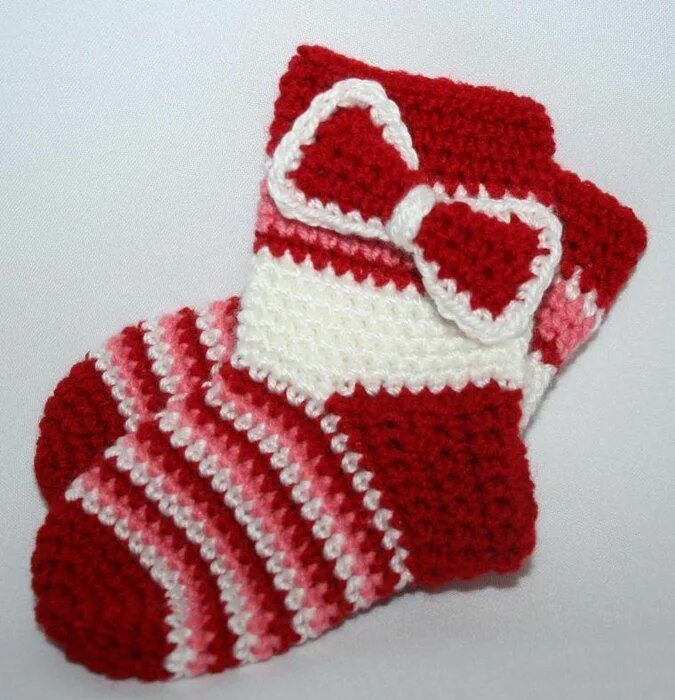 Носочки крючком для малышей. Носочки крючком для малышей. Детские носочки крючком. Носки крючком для ребенка. Носочки крючком девочке.