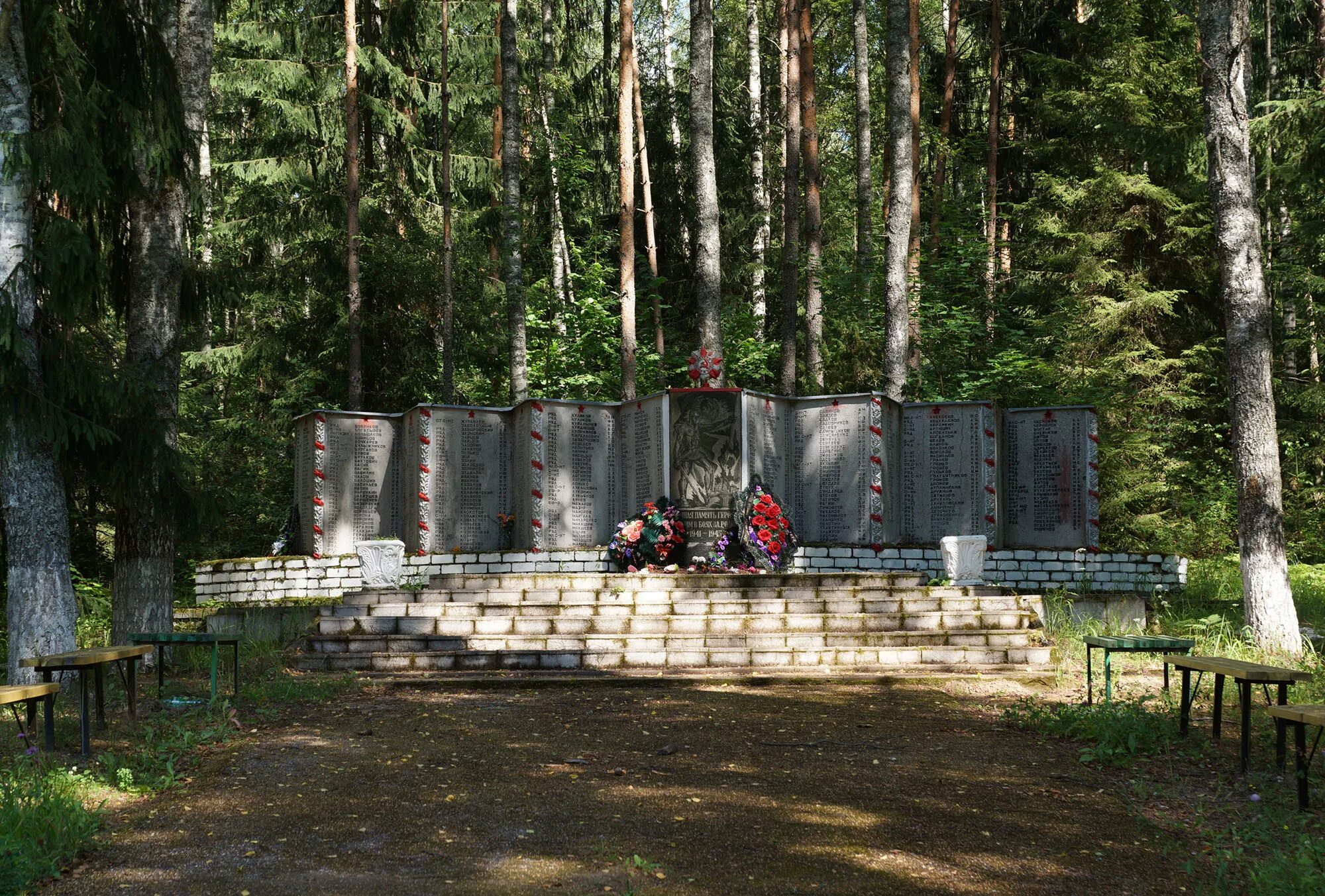 Захоронения псковской области. Братская могила Пушкинские горы. Братская могила в Псковской области. Мемориальный комплекс Невельский район. Кунья Псковская Братская могила.