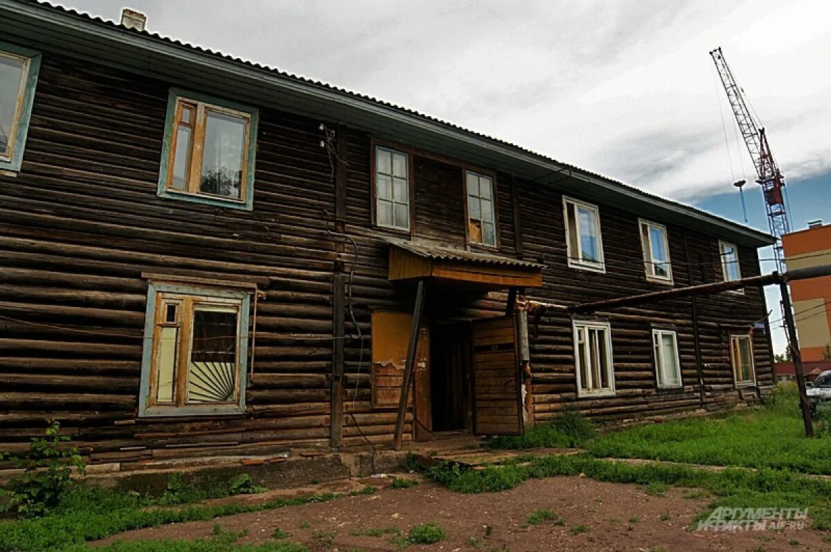 Бараки центр. Нижегородская область бараки березники. деревянный барак. деревянный многоквартирный барак. деревянный многоквартирный дом.