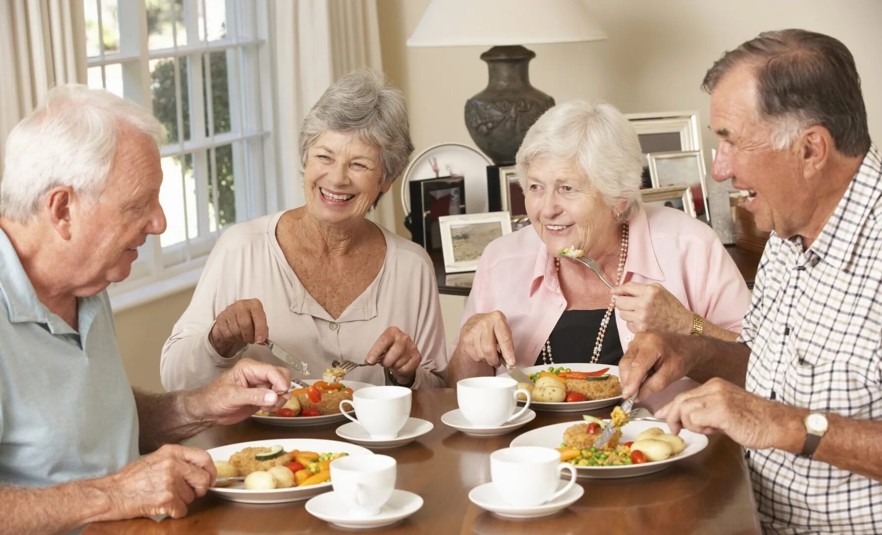 Питание пожилых людей. Здоровое питание для пожилых. Правильное питание для пожилых. Пожилые люди.
