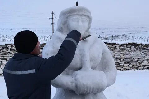 Слепил снегурочку
