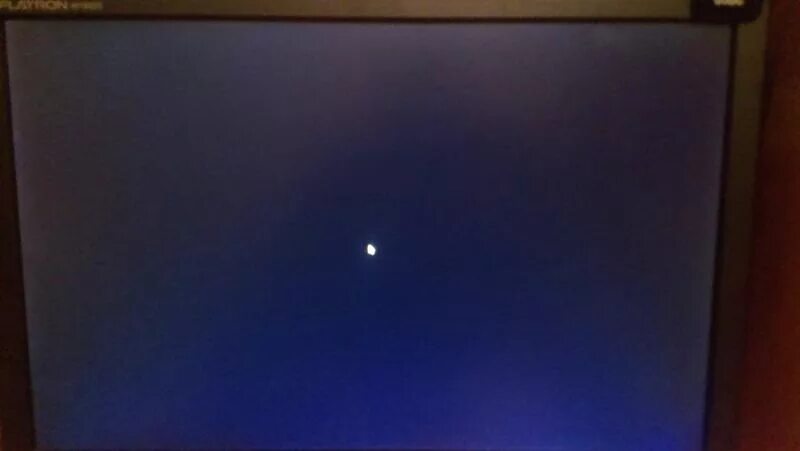 Высвечивается черный экран. Черный экран. Черный экран монитора компьютера. После включения компьютера черный монитор. На ноутбуке чёрный экран и курсор.