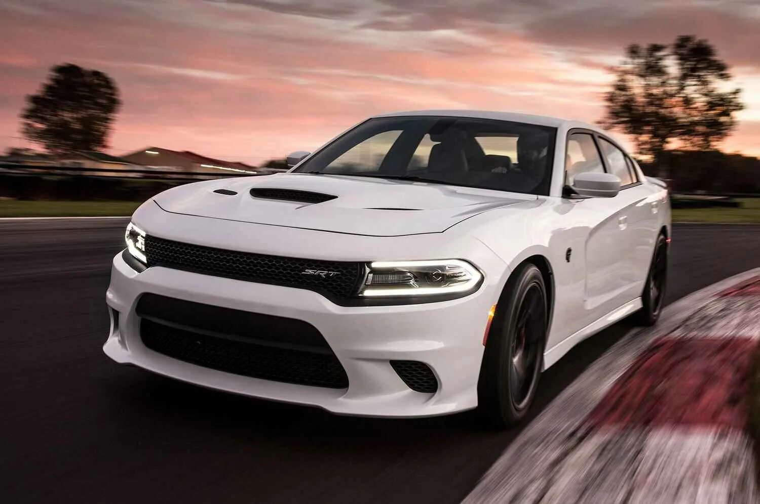 Тест драйв додж. Dodge Charger Hellcat. Dodge Charger srt Hellcat 2015. Dodge Charger srt Hellcat 2017. Dodge Charger Hellcat 2015.