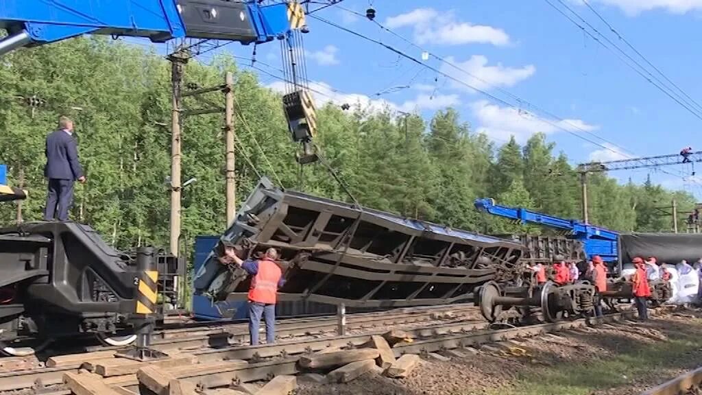 Крушение поезда ерал симская видео. Ерал-симская крушение поезда. крушение поезда ерал симская 2011. станция ерал крушение поезда. орехово-зуево крушение поезда.