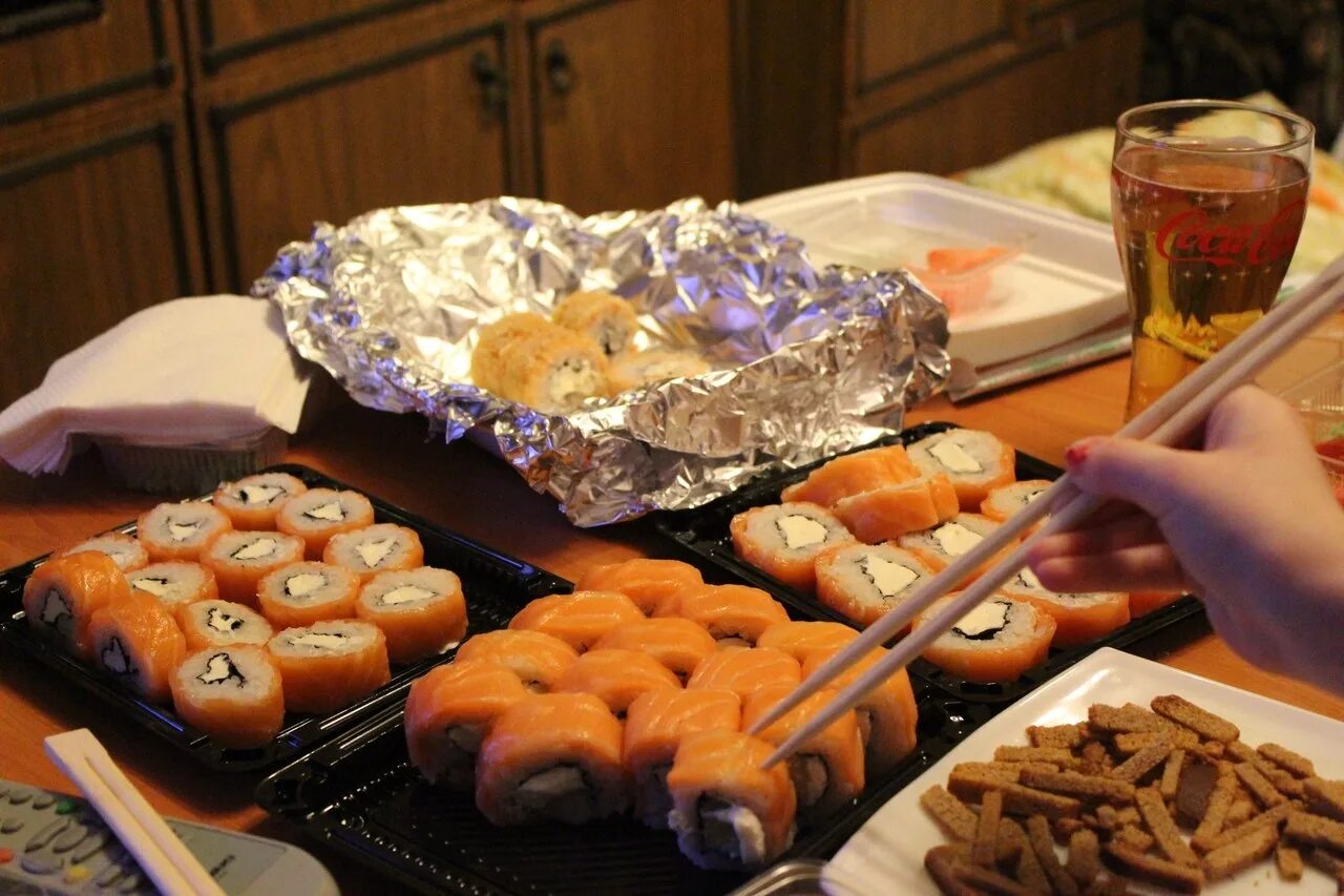 Самурай пыть ях. Суши сытый самурай нефтеюганск. Суши сургут сытый самурай. Такао роллы. Сытый самурай нижневартовск.