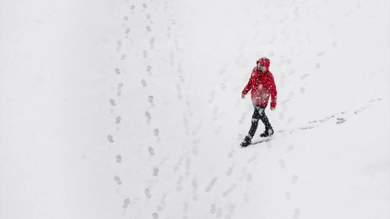 Велик для снега. Суровые погодные условия. Снег идет gif. Boy outside in snowy weather. Started snowing.