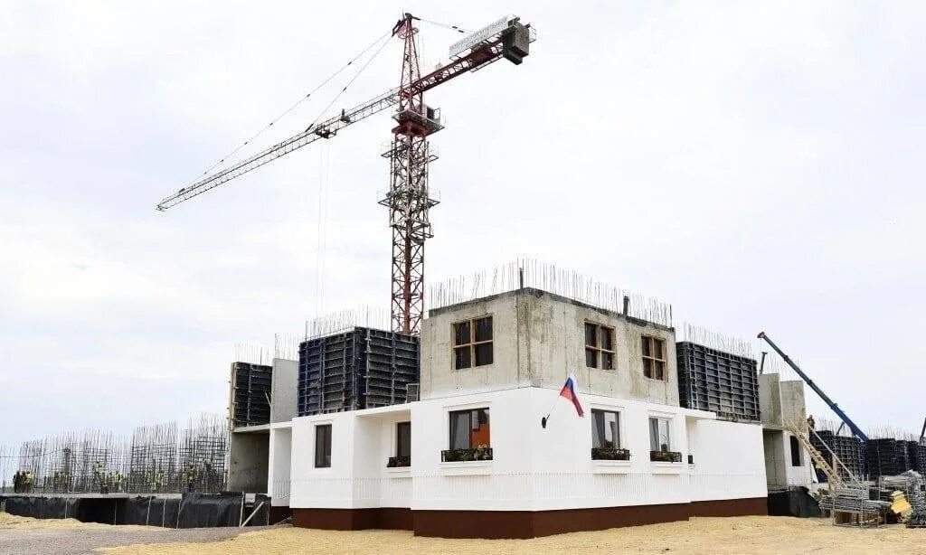 Мариуполь строится. Мариуполь стройка 2025. мариуполь стройка домов 2025. стройка новых домов в мариуполе. мариуполь строительство новых домов.