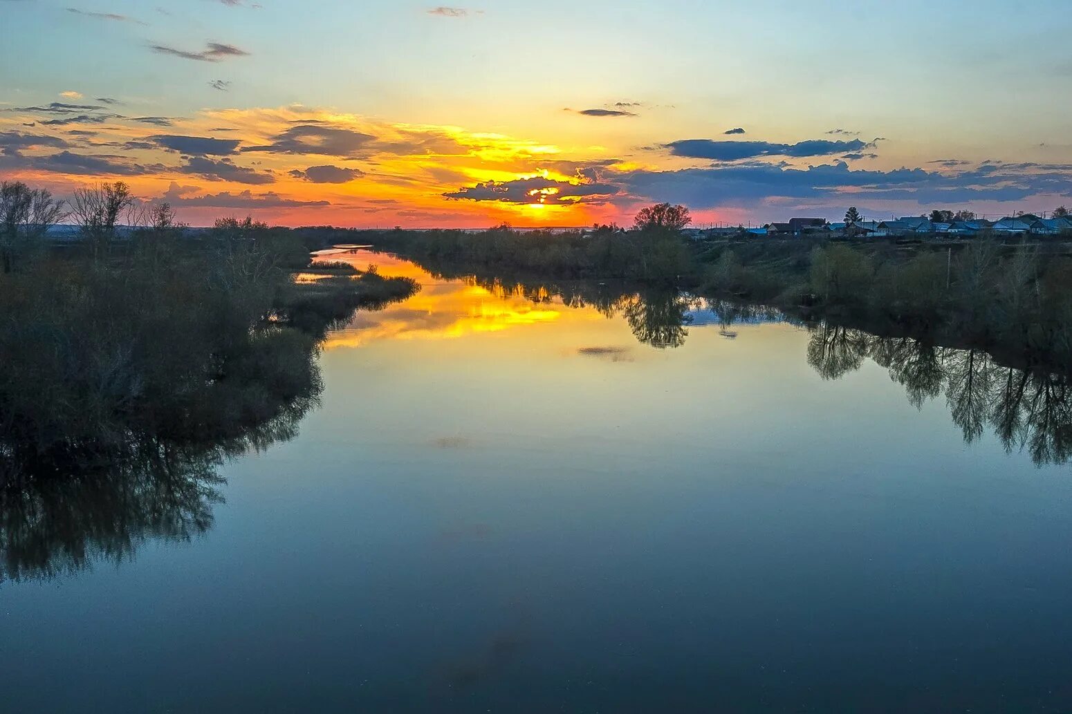 Река орь оренбургская область. Река Орь в Орске. Природа Оренбурга река Урал. Река Урал в Оренбургской области. Река Урал Орск.