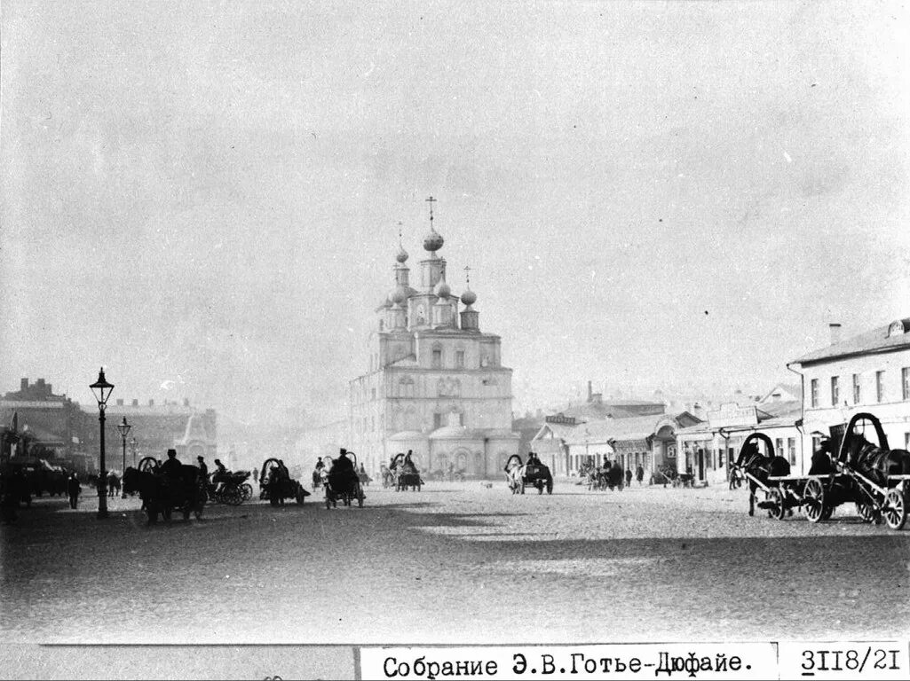 Церковь параскевы пятницы в москве. Храм параскевы пятницы на пятницкой. Охотный ряд москва 20 век. Вознесенский монастырь в кремле. Церковь параскевы пятницы на пятницкой пятницкая улица.