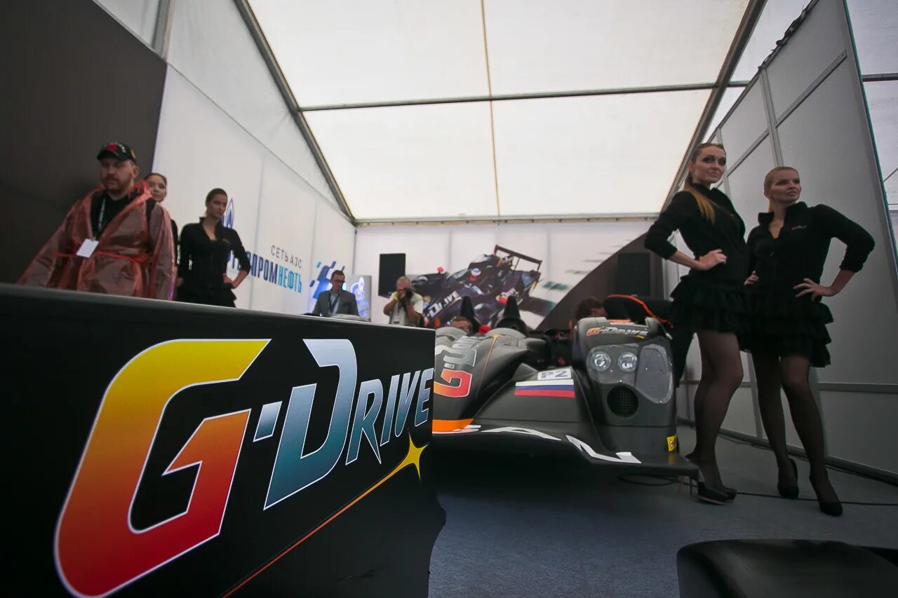 Драг ростов. Гонки супер драйв. Шоу гонка стартапов. Шоу о гонках. Шоу гонка стартапов.