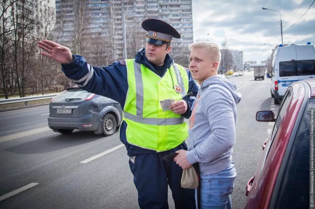 Инспектор дпс. Форма инспектора дпс. Где инспектор. Машина "полиция". Сотрудник гаи.