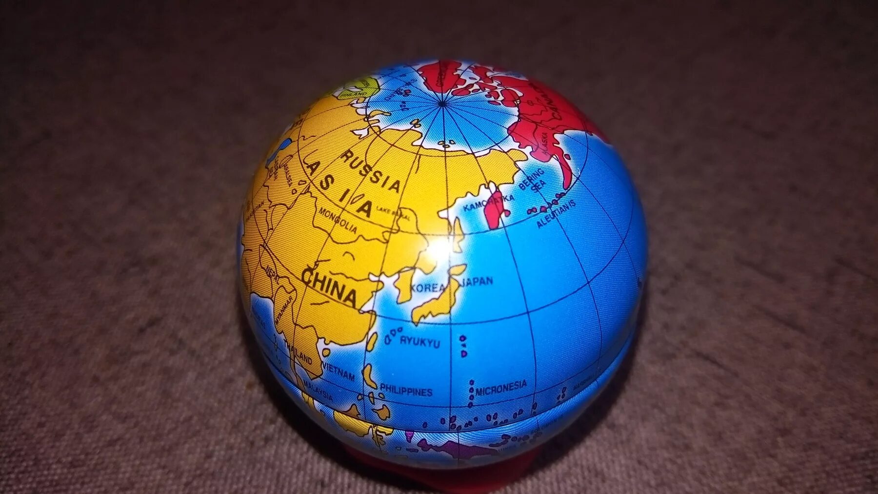 Глобус. Россия на глобусе. Земной шар. Глобус со стороны России.