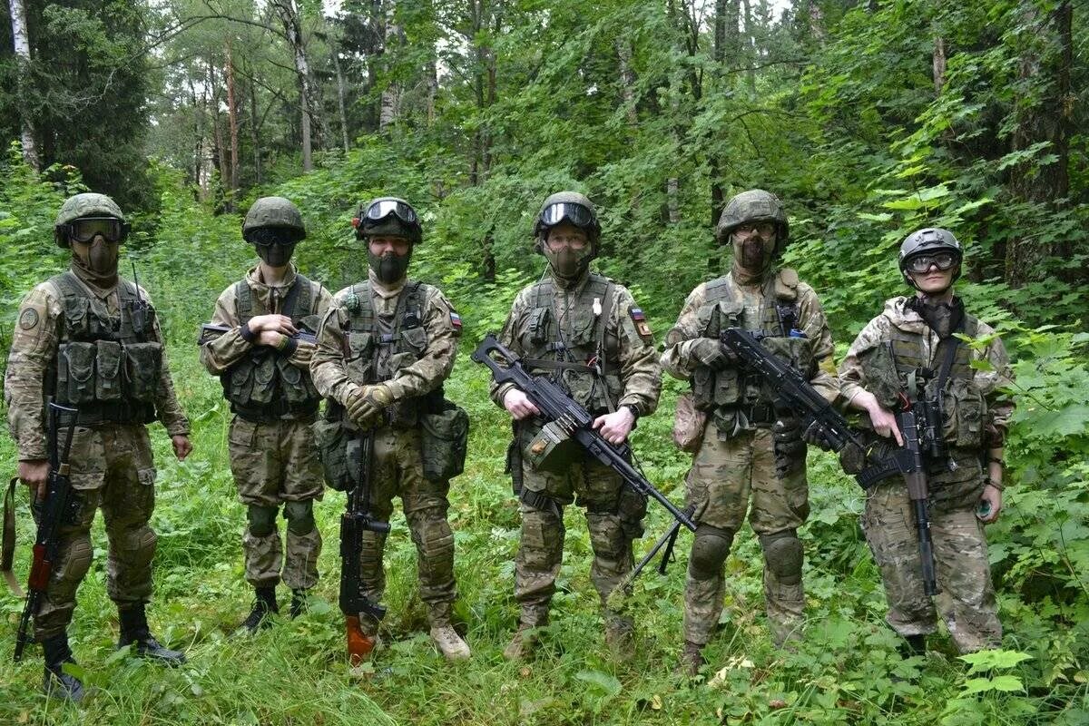 Виды страйкбола. Пейнтбол страйкбол и хардбол. Обмундирование страйкбола EMR. Страйкбол реконы. Страйкбол кит ЕМР.