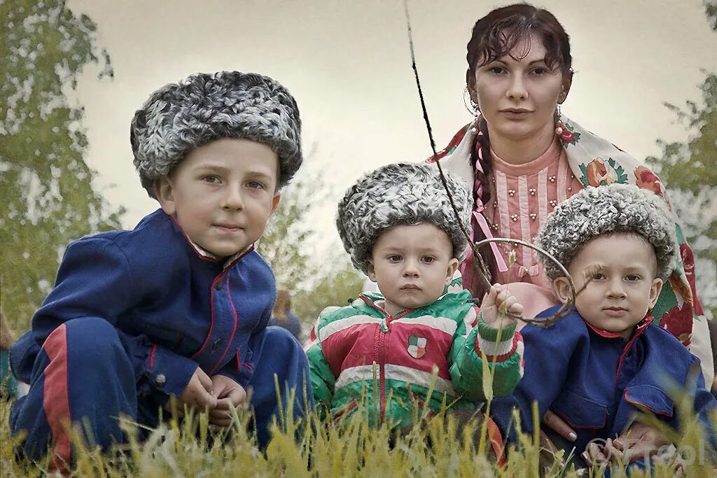 Есеи кто они. Казачья семья. Семья Казаков. Семья Казаков фото. Дети в казачьей форме.