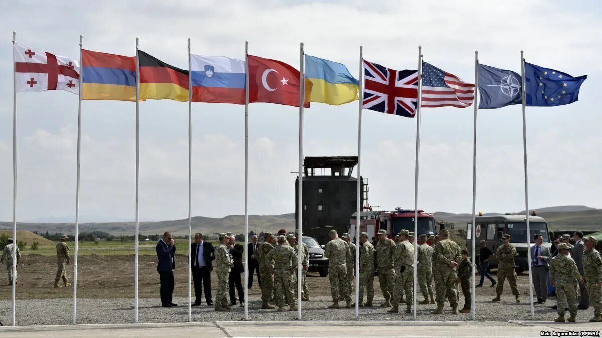 В нато ли армения. НАТО Армения учения. NATO Азербайджан Грузия. Флаг НАТО И Армении. Армения ЕС НАТО.