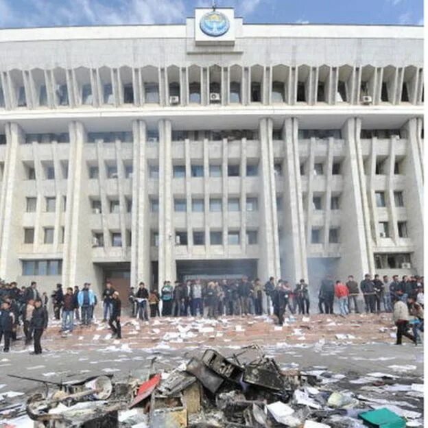 Здание правительства в ош. Какое время в киргизии. Кыргызстан город бишкек. Какое время в киргизии. Бишкек столица на карте.