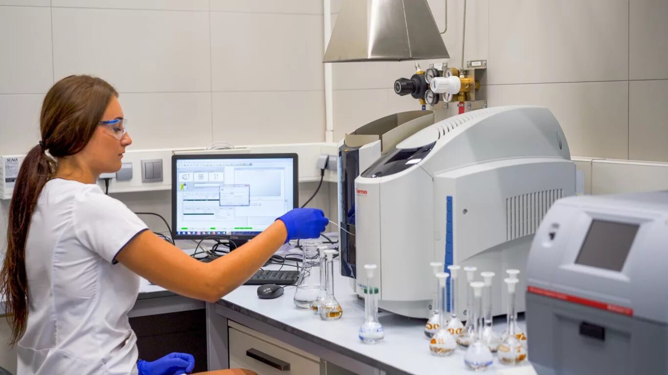 Экспертиза качества круп. Исследование зерна в лаборатории. Аптека зернова 42. Лаборатория зерна воронеж. Лаборатория зерна.