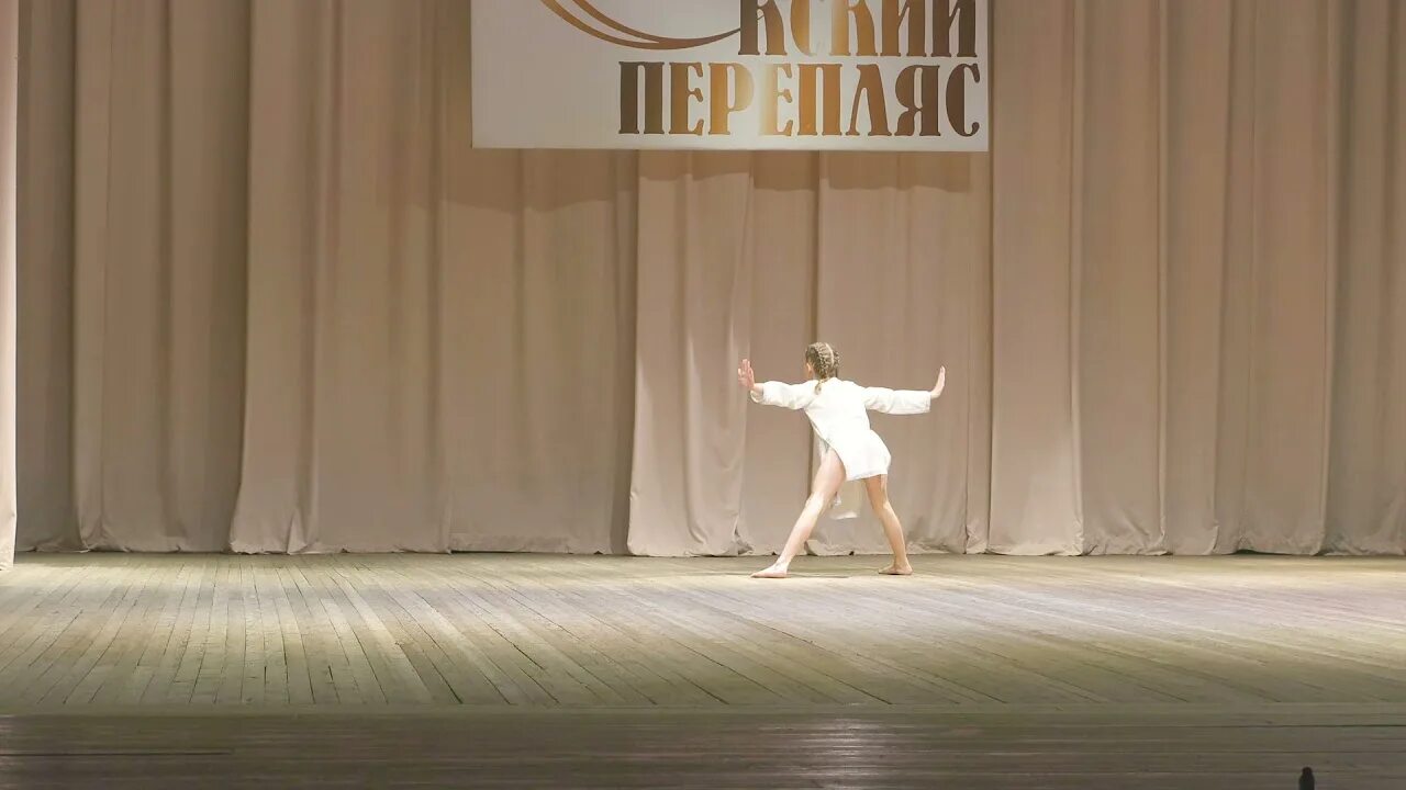 Коллектив дюшес танец тропы. Образцовый театр моды и танца преображение. Танец тропы. Г. Танец тропами.