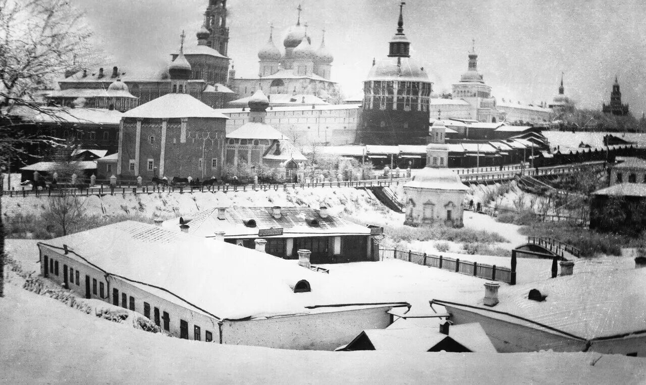 Сергиев посад раньше. Загорск троице-сергиева лавра. троице-сергиева лавра 20 век. сергиев посад 19 век. сергиев посад 20 век.