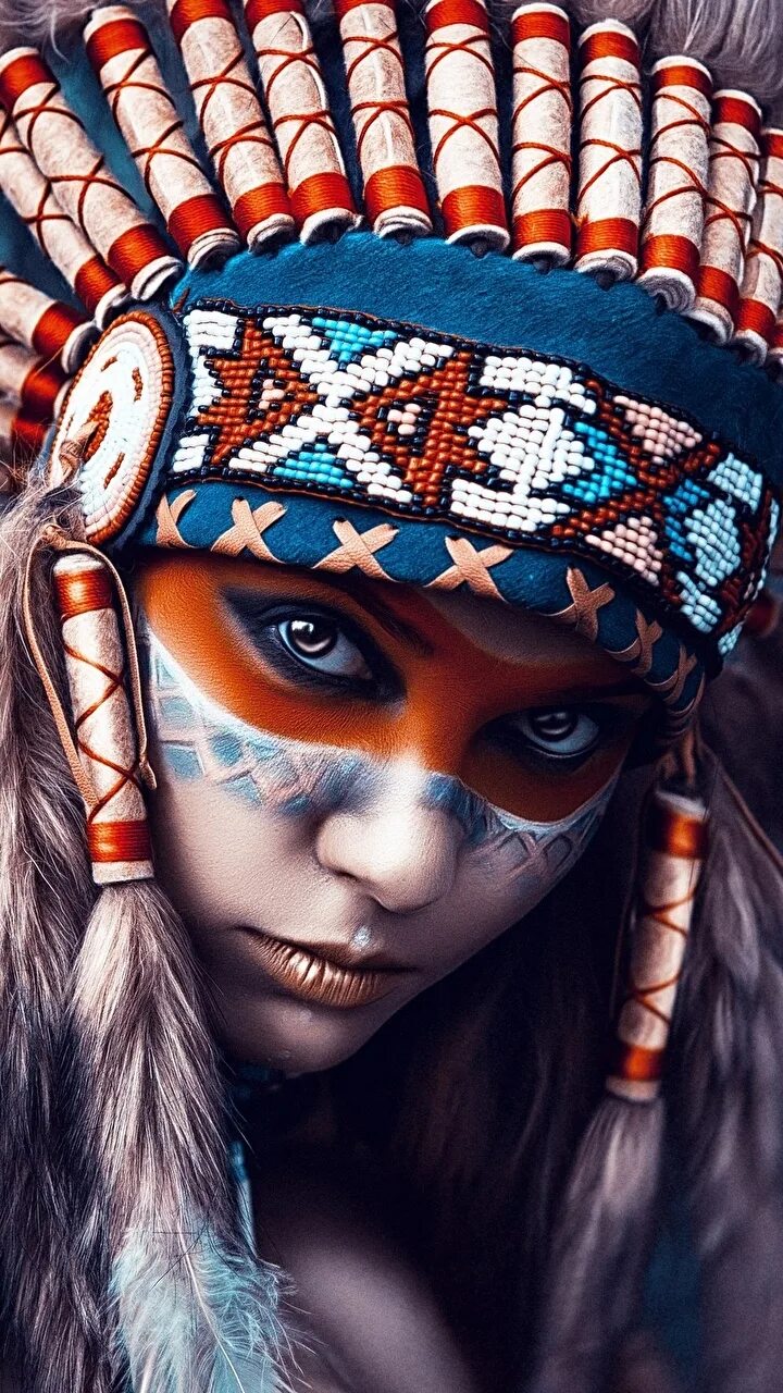 Этнический взгляд. Индейцы девушки. Фотосессия в стиле индейцев. Этнические узоры на лице. Девушка индеец арт.