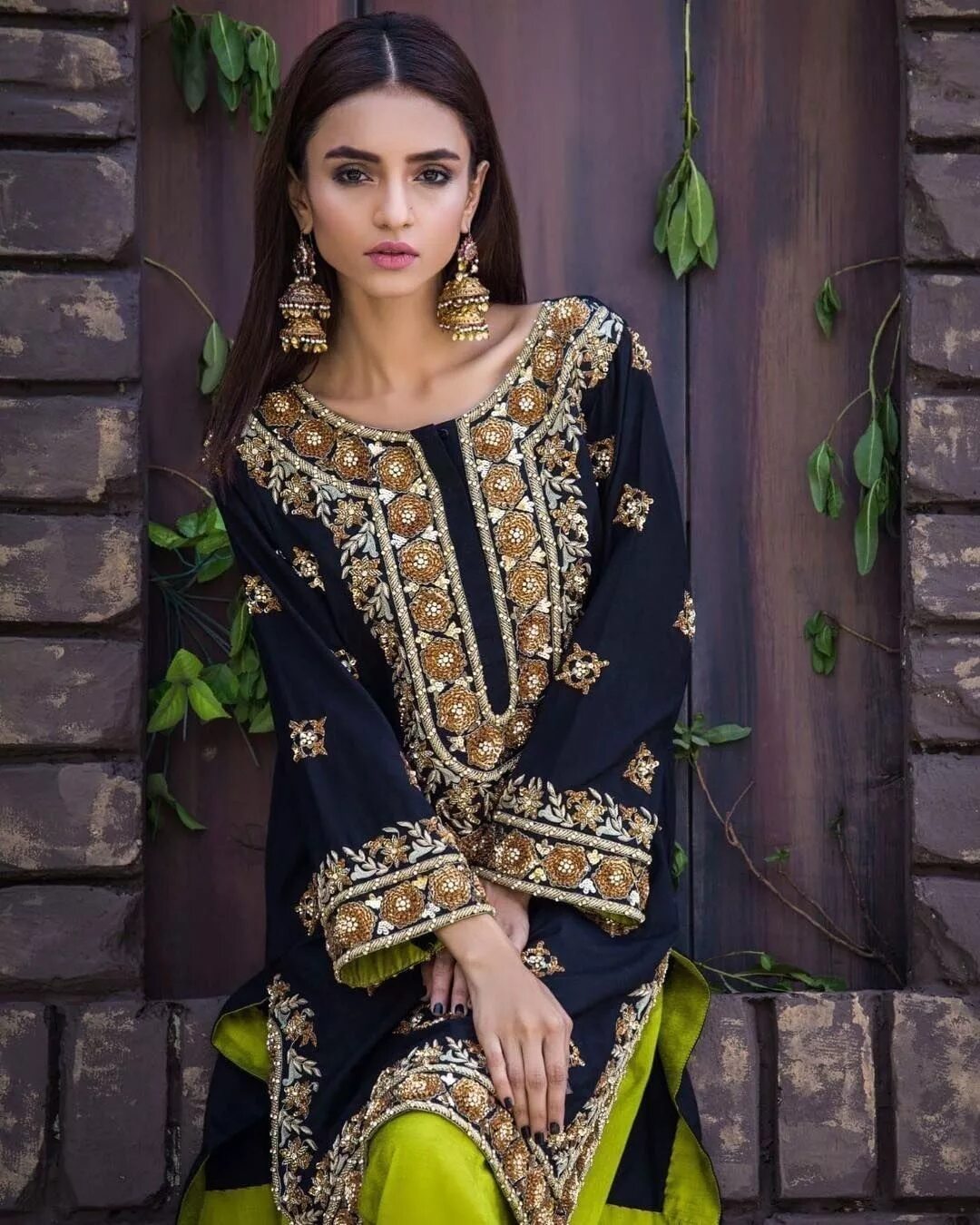 Ализе шах пакистанская актриса. Пакистанский. Сонал чаухан в сари. Сонал чаухан в анаркали. Пакистанские платья.