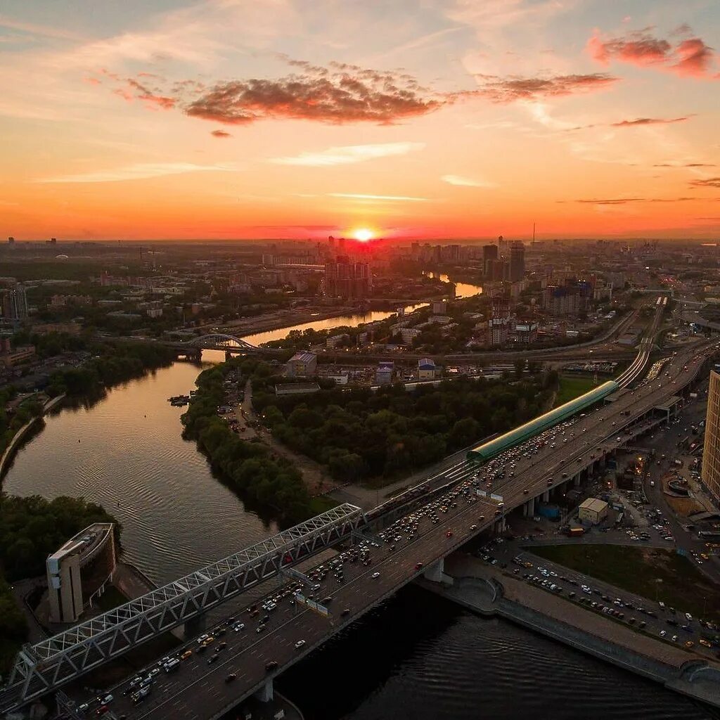 Рассвет над Москвой рекой. Закат в Москве. Красивый закат в Москве. Красивый рассвет в Москве.