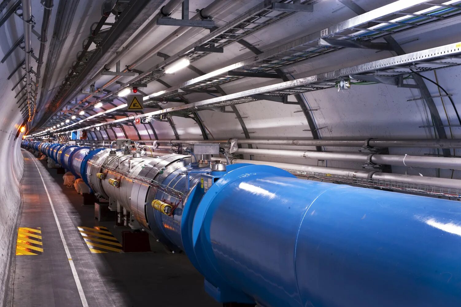 Адронный коллайдер ЦЕРН. Большой адронный коллайдер ЦЕРН. LHCB большой адронный коллайдер. Бак большой адронный коллайдер. Андроидный коллайдер это