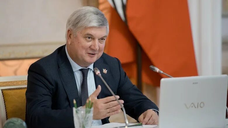 Губернатор Александр Гусев вручил награду главе воронежского Союза промышленнико