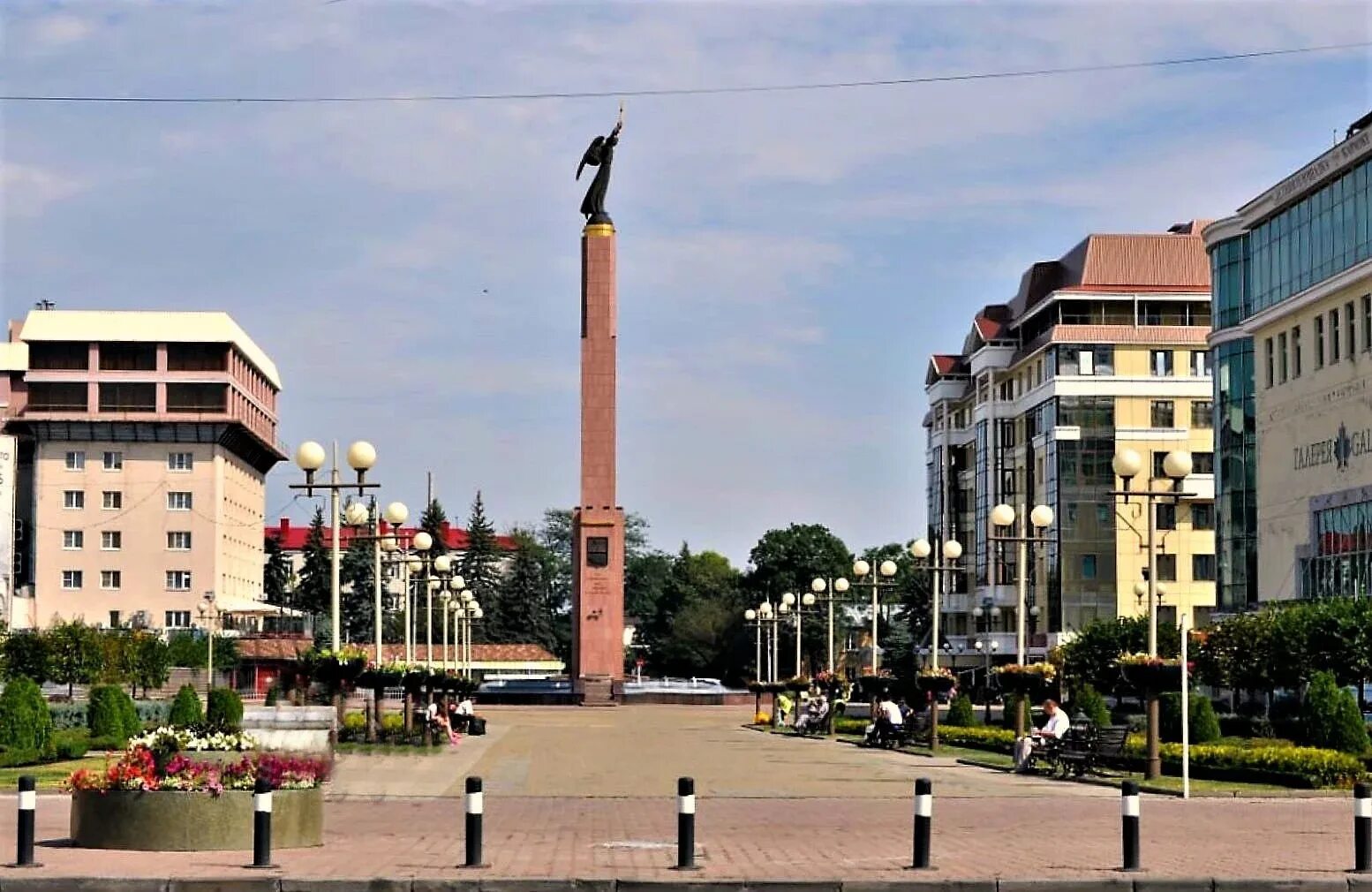 Ставрополь маленький город. Монумент ангел-хранитель города ставрополь. площадь ангела ставрополь. ангел хранитель ставрополь. памятник ангела в ставрополь.