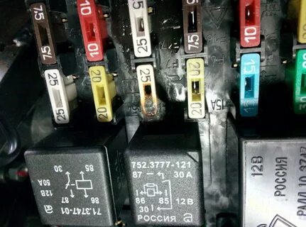 Предохранитель обогрева заднего стекла нива