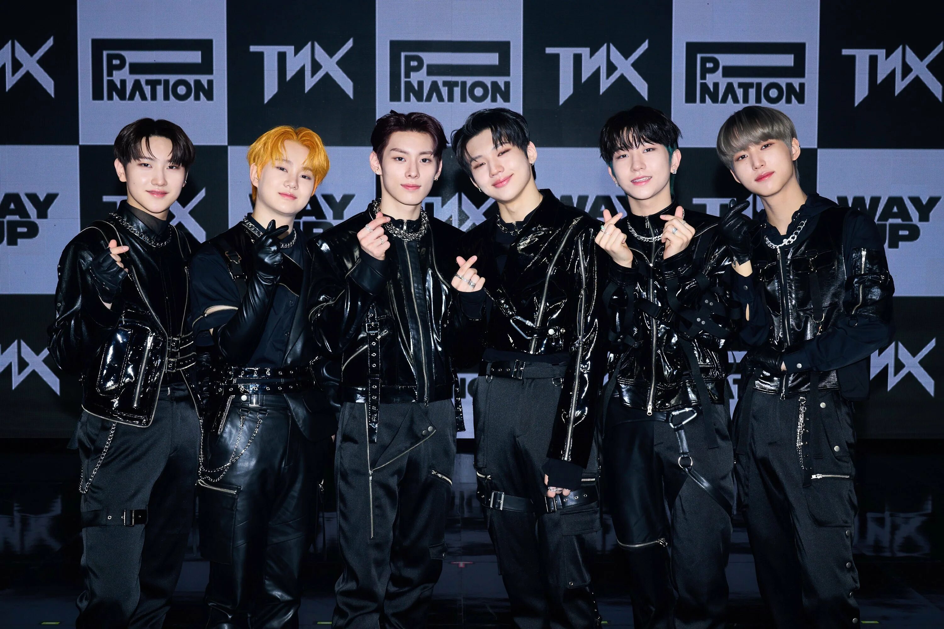 Кпоп это. Tnx группа kpop. Tnx группа участники. Группа tnx kpop участники. Группа tnx 2022.