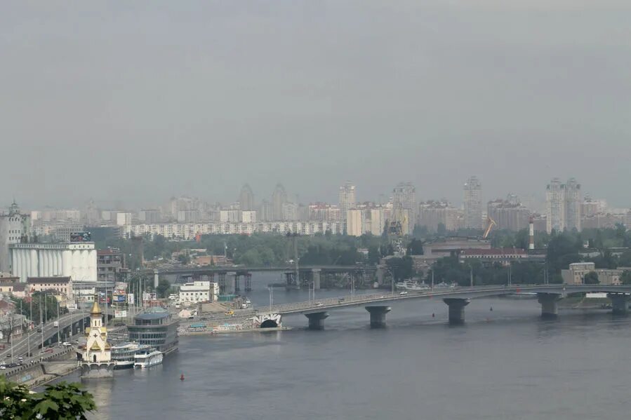 Берег днепра в киеве. Киев какой берег. Мост патона в киеве. Киев какой берег. Левобережный киев.