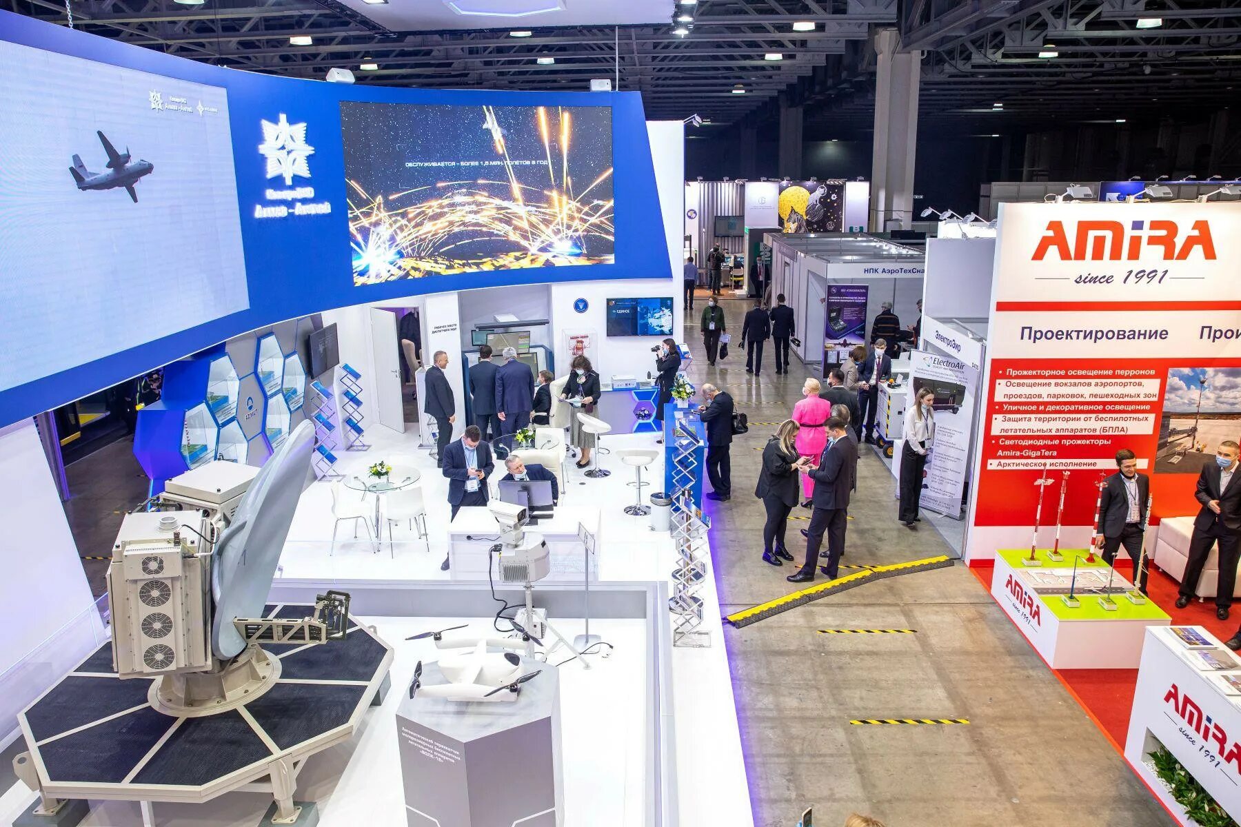 Выставка авангард и авиация. Выставка авиации 2023. Центр космонавтика и авиация. Выставка макс в жуковском. Алмаз антей выставочный стенд.