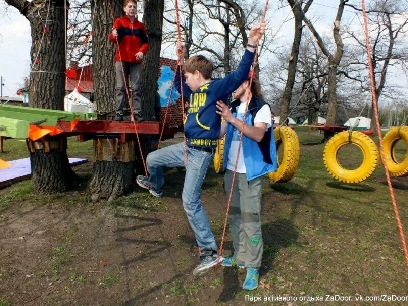 Веревочный городок Саратов. Веревочный парк Саратов городской парк. Парк приключений Zadoor. Парк приключений Хотьково.