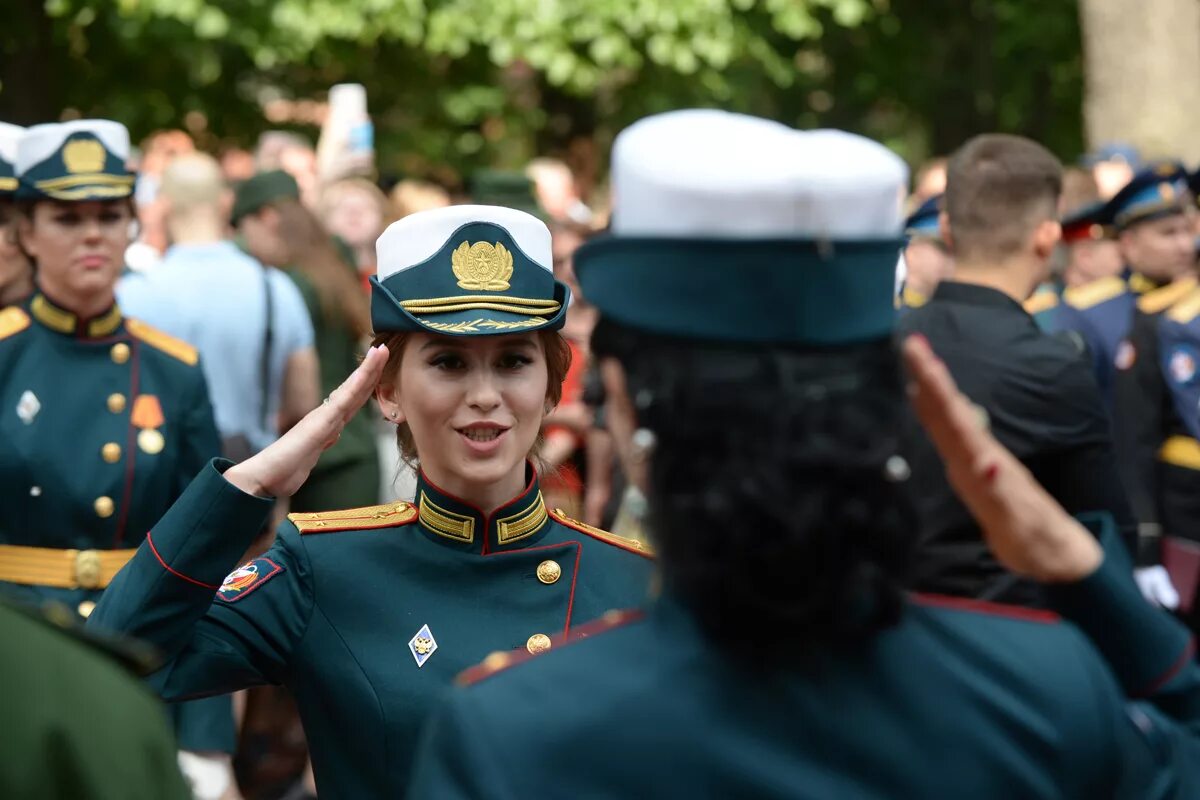 Военный мед институт. Выпуск офицеров ВМЕДА 2021. Военно-медицинская Академия Санкт-Петербург имени Кирова форма. Военно-медицинская Академия Санкт-Петербург выпуск 2019. Выпуск ВМЕДА 2019.