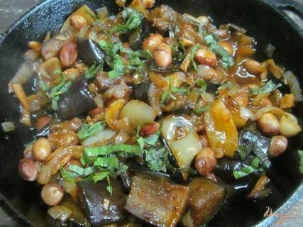 Мясо с баклажанами и фасолью