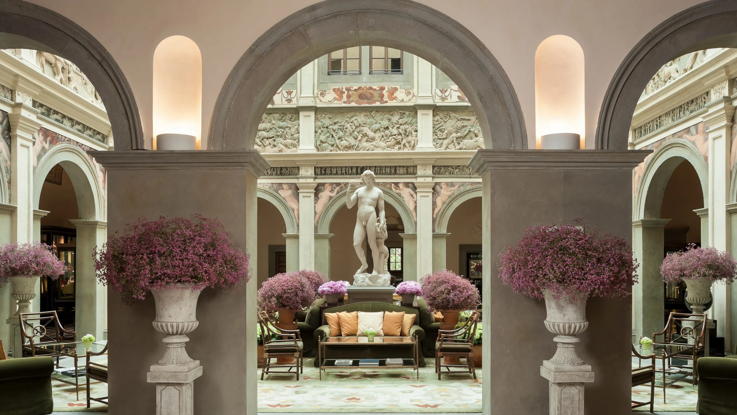 Отель four Seasons Florence. Four Seasons Флоренция. Four Seasons Hotel Firenze in Florence Italy. Отель в стиле эпохи Возрождения.