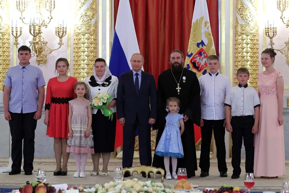 Президентская семья. Орден родительская Слава Кремлин. Награждение в Кремле орденом родительская Слава.