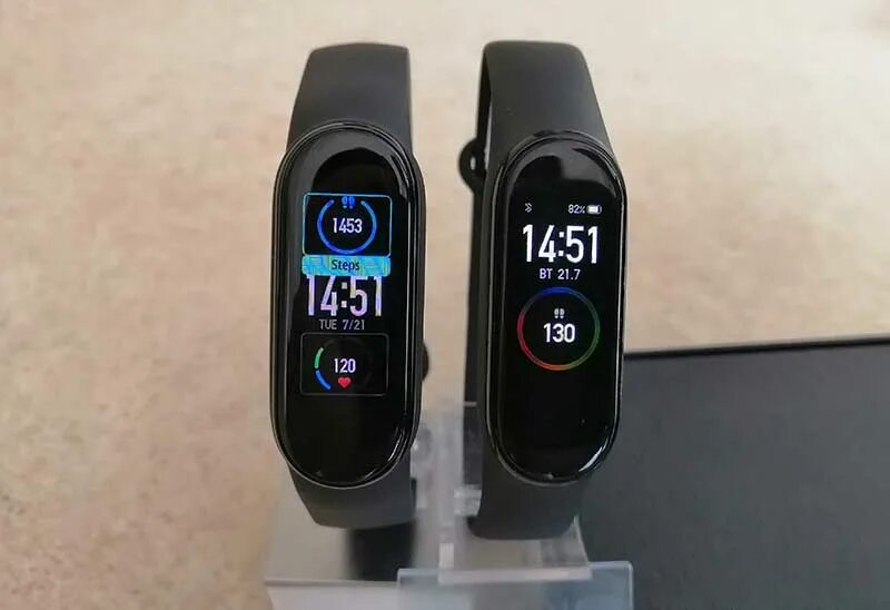 Xiaomi mi band 2 3. Отличия xiaomi mi band 4 5. Ми бэнд 3 и 4 отличия. Xiaomi mi band чем отличаются. Xiaomi mi band чем отличаются.