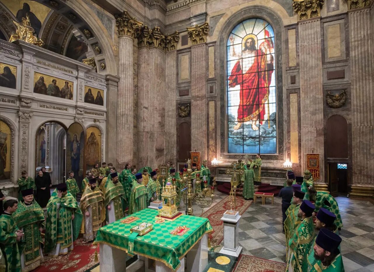 Исаакиевский собор литургия. Исаакиевский собор церковные службы. Исаакиевский собор богослужения. Исаакиевский собор богослужения. Литургия в исаакиевском соборе.