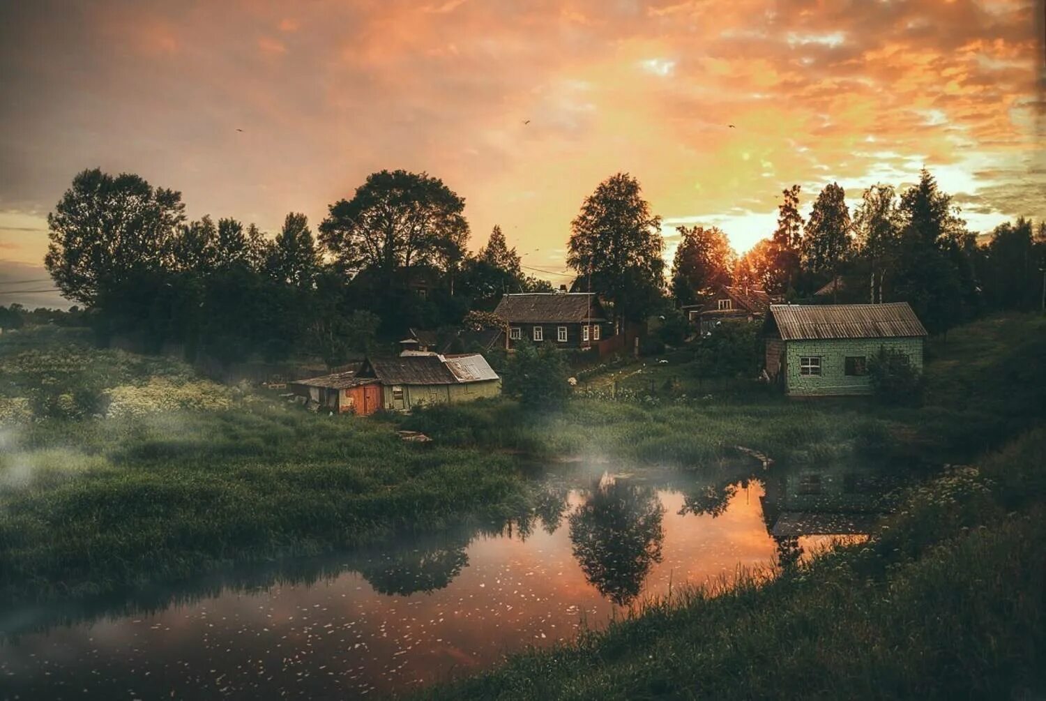 Рассвет в деревне. Деревенские дома. Старое село (деревня, можайский городской округ). Деревенский пейзаж. Тихая деревенская жизнь.