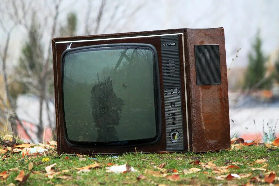 Старый телевизор. Старинный телевизор. Древний телевизор. Советский телевизор.
